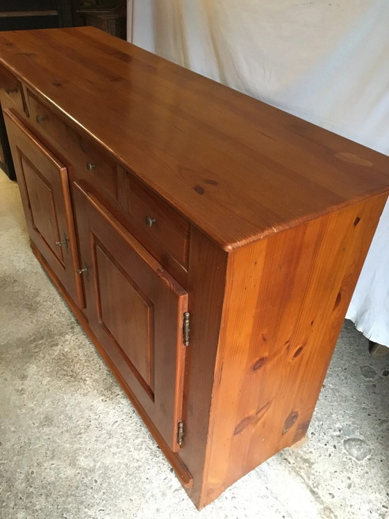 Lärchenholz-Sideboard – Aufbewahrungsschrank (photo 3 of 17)