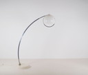 Lampada da terra Arc italiana di Harvey Guzzini, anni '70