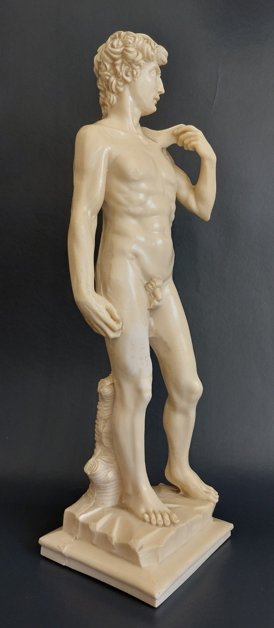 Image 1 of Escultura decorativa inspirada en David (Miguel Ángel) – Estatua de resina (38 cm)