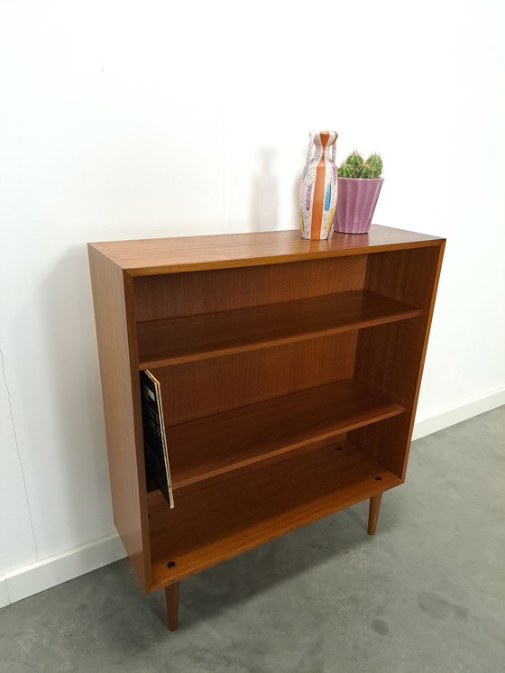 Image 1 of Bibliothèque en placage de noyer Armoire LP avec étagères No. 1