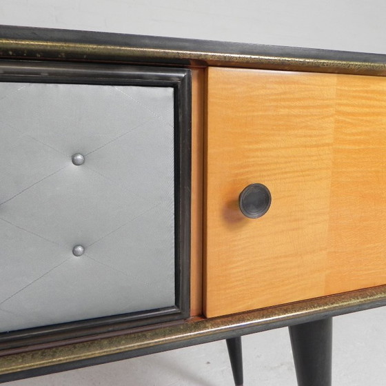 Image 1 of Aparador antiguo con patas cónicas, década de 1950.