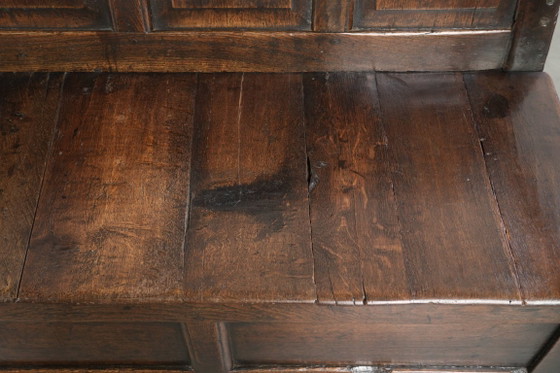 Image 1 of Prachtige antieke Engelse houten bank/ halbank uit begin 18e eeuw met prachtige warme kleuren en mooie details