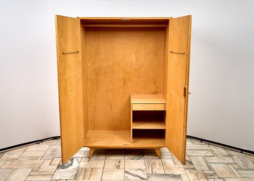 Vintage Kleiderschrank U-486 von Jiří Jiroutek für Interiér Praha, 1970er Jahre, Tschechoslowakei