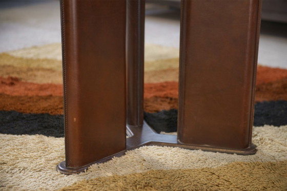 Image 1 of Runder Tisch von Tito Agnoli für Matteo Grassi, Gestell mit braunem Leder bezogen, 1970er Jahre