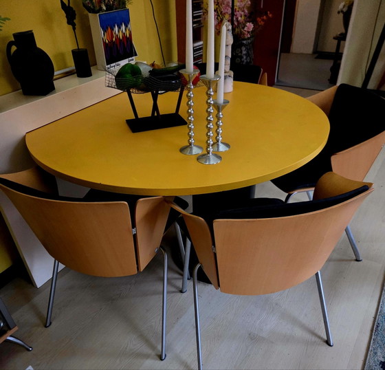 Four chairs by designer Fritz Hansen from Denmark. – Dining chairs, Textile, Wood (photo 8 of 8)