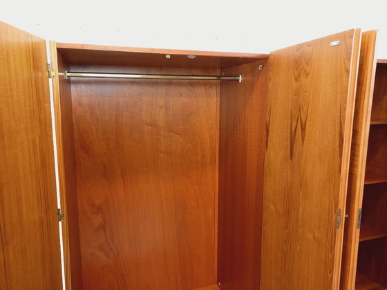 Image 1 of Vintage kledingkast in modernistische stijl van teakhout en metaal uit de jaren 60.