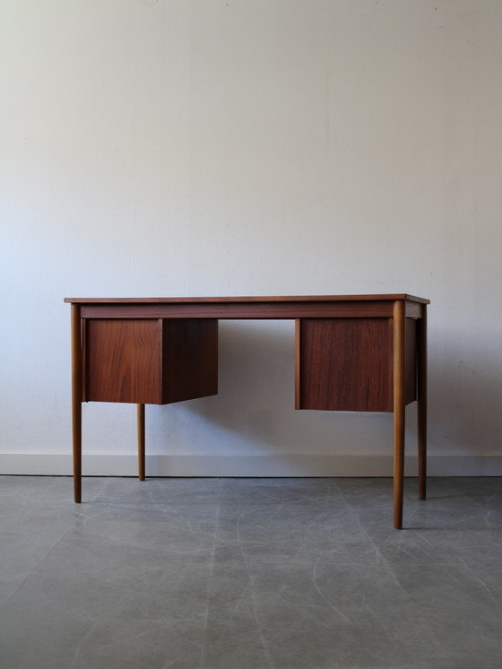 Image 1 of Scrivania vintage danese in teak