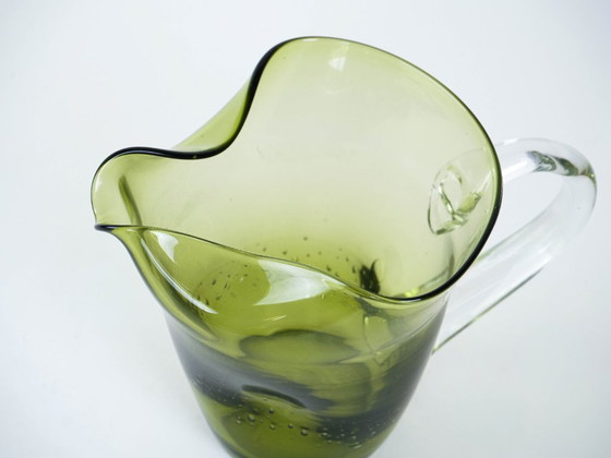 Image 1 of Jarra de cristal verde oliva, diseño italiano, años 60, fabricada en Italia.