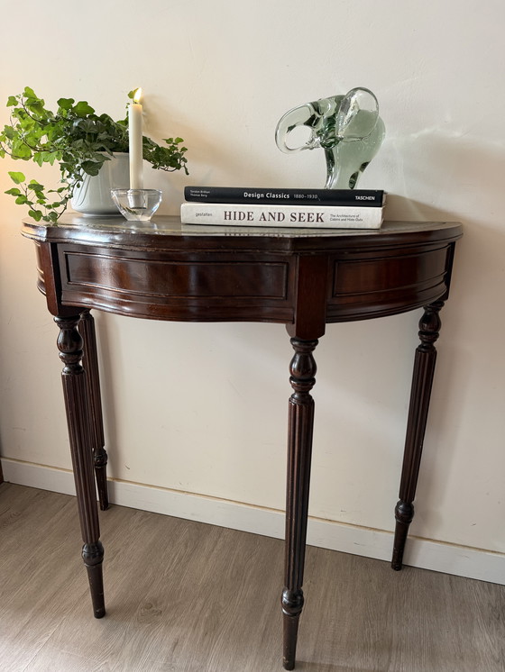 Image 1 of Mesa auxiliar de recibidor semicircular clásica