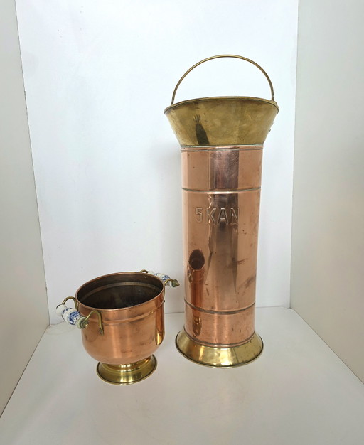 Vintage Nederlandse paraplubak en plantenbakset van koper en messing - Delftsblauwe handgrepen – Copper (photo 2 of 12)