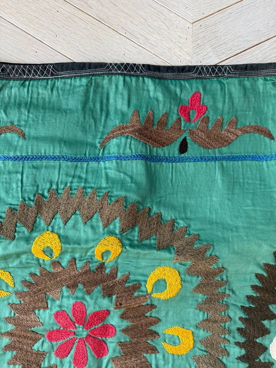 Image 1 of Coussin décoratif brodé vert style bohème Day Birger & Mikkelsen