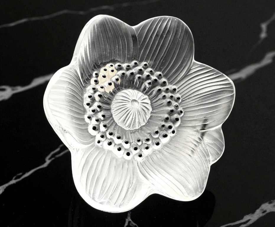Lalique – Anemone | €165 | Whoppah