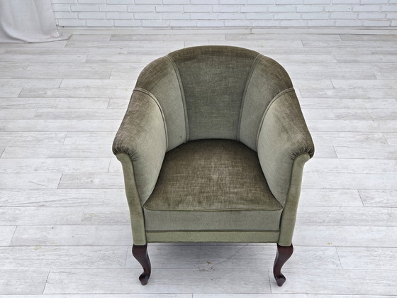 Image 1 of Fauteuil danois des années 60, velours vert, pieds en hêtre.
