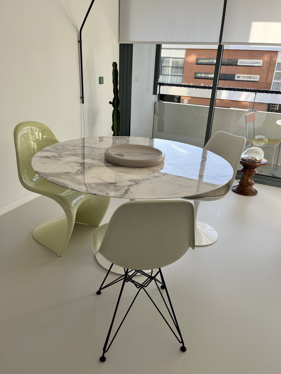 Image 1 of Saarinen Tulip Hill