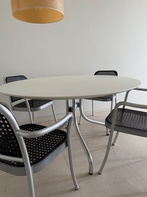 De Padova Milano: Shine Dining Table with 4 Silver Armchairs – Plastic, Aluminium (photo 4 of 9)
