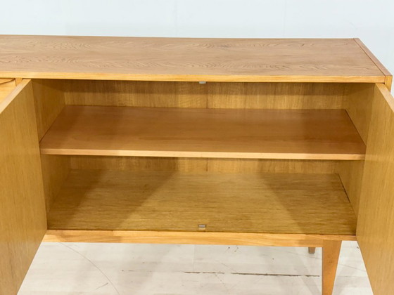 Image 1 of Aparador Hellerau serie 602 – diseño clásico de mediados de siglo – fresno