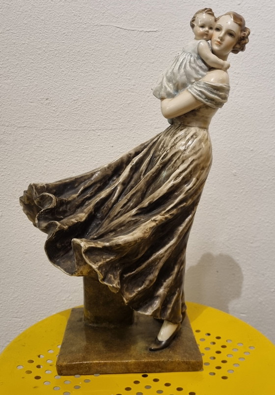 Image 1 of Escultura Madre e hijo de A. Voltanetti para Capodimonte