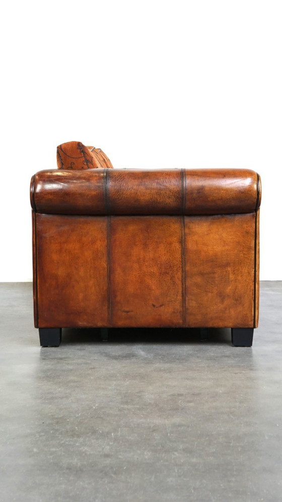 Image 1 of Cómodo sofá de piel de oveja de 2,5 plazas con cojines de tela