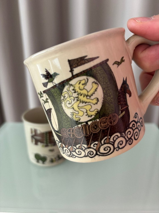 Twee keramische mokken met luchtschip- en Vikingschipmotieven, Otagiri, Keukenaccessoires, Keramiek, Crème (foto 5 van 6)