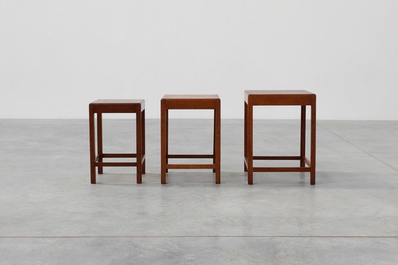 Image 1 of Juego de 3 mesas apilables de madera de roble en estilo Art Decó, Francia ca. 1925