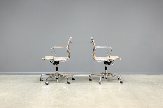 Image 1 of Silla de oficina Eames EA117, 6x