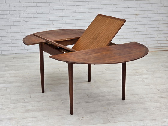 Image 1 of Table ronde de salle à manger pliante danoise des années 1960, en bois de teck, état d'origine