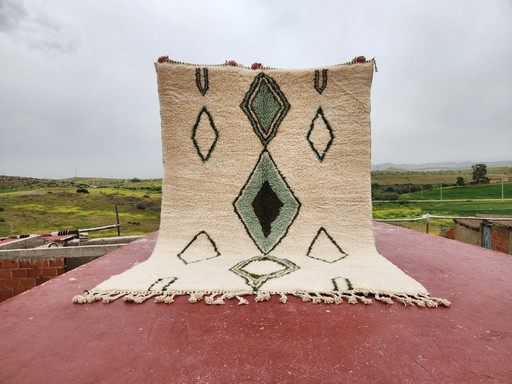 Handcrafted Beni Ouarain Moroccan Rug 300x202cm – Premium Wool Berber Carpet – Ivory with Green Diamond Geometric Design