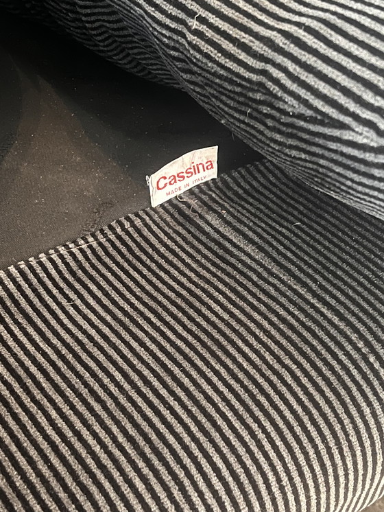 Image 1 of Cassina Maralunga 2 zits van Vico Magistretti - bicolore zwartgrijs