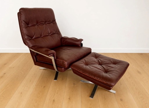 Vintage retro Arne Norell loungestoel en -kruk in bordeauxrood leer. – fauteuils, Leather