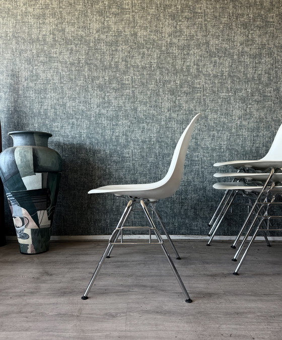 Image 1 of 8 sedie laterali in plastica Vitra Eames RE DSS – Charles & Ray Eames