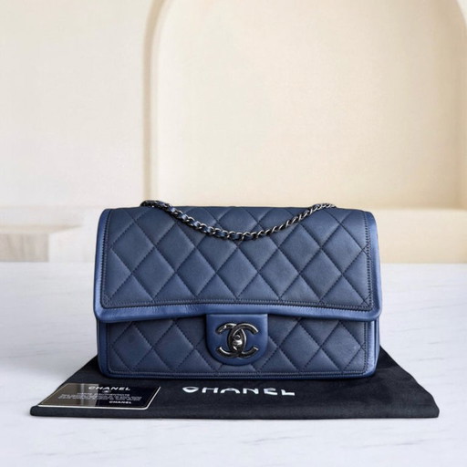 Chanel Seasonal Flap - 25 cm gewatteerd kalfsleer, blauw ruthenium, zilverkleurige hardware, serie 20