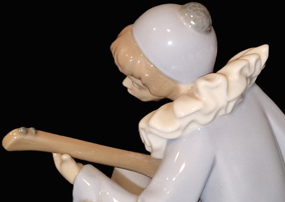 Image 1 of Figurine en porcelaine LLadro - Pierrot/clown avec mandoline (jouant du violon)