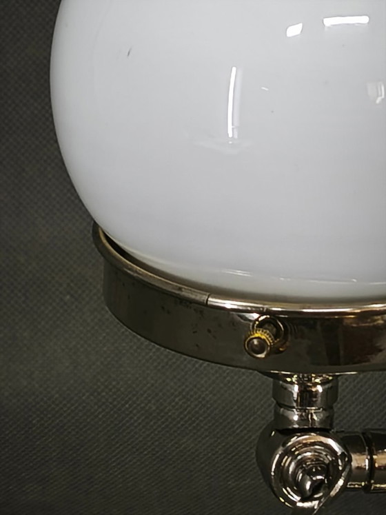 Lámpara de mesa Bauhaus de níquel y cristal opalino de los años 30, Checoslovaquia – Lámparas de mesa, Metal (photo 6 of 10)