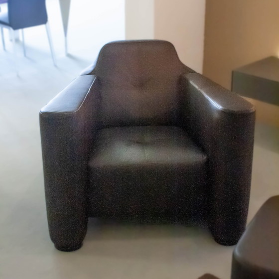 Image 1 of Linteloo Alhambra armchair with ottoman