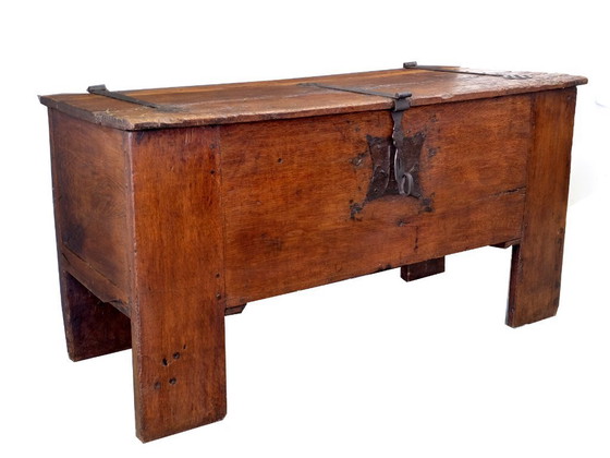 Image 1 of Duitse Stollentruhe eind 16e eeuw