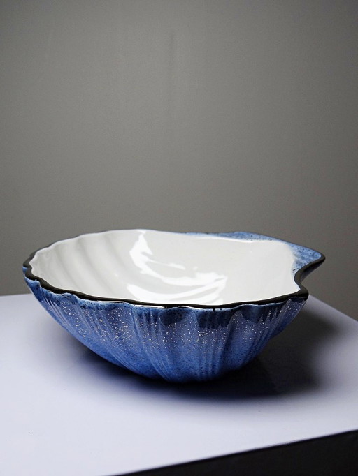 Zeldzame grote vintage Christian Dior sieradenbak uit de jaren 80, gemaakt van keramiek in de vorm van een sint-jakobsschelp.