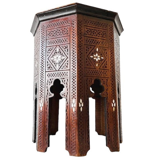 Image 1 of Antigua mesa auxiliar islámica de perlas años 1890