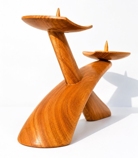 Image 1 of Rare chandelier sculptural en bois sculpté à la main, de style moderne du milieu du XXe siècle, en forme de boomerang.