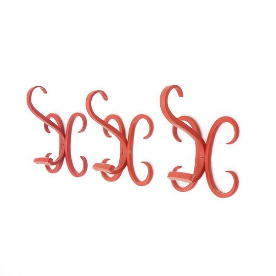 Image 1 of 3 Rote gebogene Kleiderhaken aus Holz, 1960er Jahre