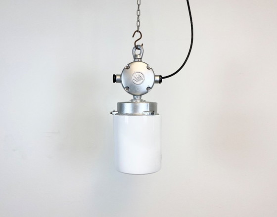 Image 1 of Lampada a sospensione industriale vintage in alluminio con vetro opalino, anni '70