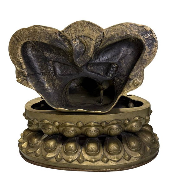 Bouddha monumental doré au feu – Ladakh, 19e siècle ou même plus ancien. – Sculptures, Bronze, Copper (photo 9 of 10)