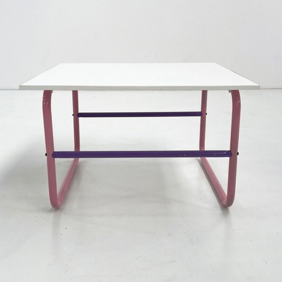 Image 1 of Buisvormige salontafel in paars en roze, jaren 80