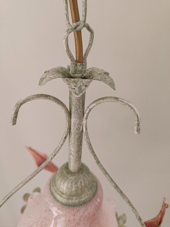 Image 1 of Lampadario in ferro battuto con tulipano in vetro di granito rosa