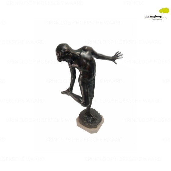 Image 1 of Statua in bronzo "Ragazzo con granchio"