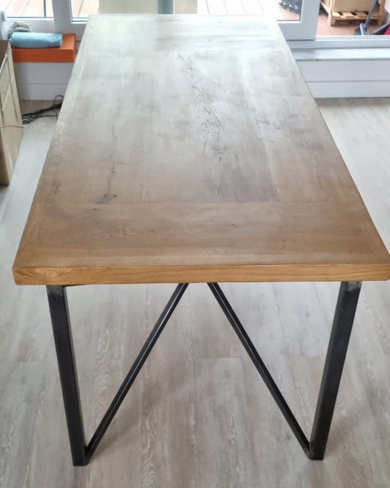 Tavolo da pranzo Fraai in legno massello con struttura in metallo. – Tavoli da pranzo, Wood (photo 4 of 5)