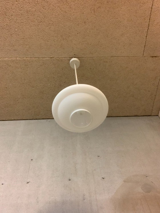 Image 1 of Lámpara colgante RZB Leuchten, Alemania de cristal opalino blanco.