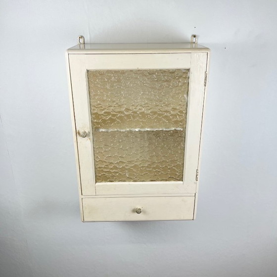 Image 1 of Antieke crèmekleurige medicijnkast, 20e eeuw