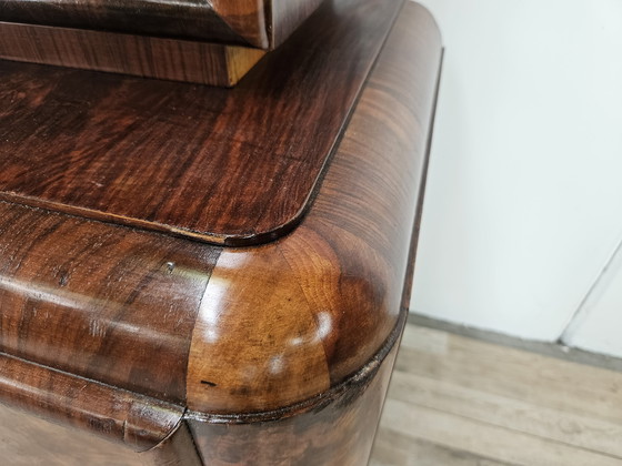 Image 1 of 1930s Art Deco Display Cabinet in Walnut and Walnut Root
