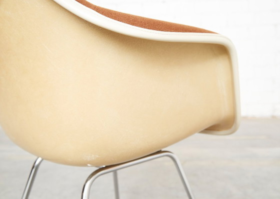 Off-White Dax Fiberglass Chair by Charles & Ray Eames for Vitra – Side chairs (photo 9 of 20)