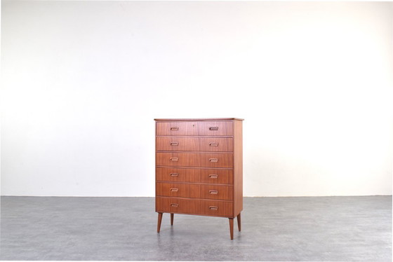Image 1 of Commode danoise en teck, style milieu du XXe siècle, années 1960